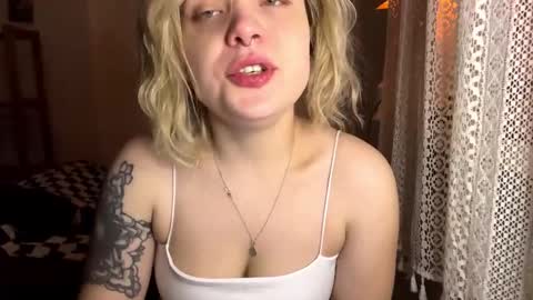 Snapshot of tease_me_now_2025 chatting on 16, 11, 2025 Mia online show from 16, 11, 2025