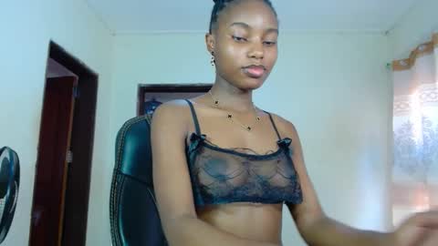 Snapshot of teasequeen01 chatting on 11, 10, 2025 queen online show from 11, 10, 2025