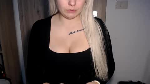 Teeyara  online show from 14, 12, 2025