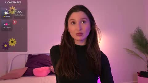 Snapshot of tender_babyy chatting on 10, 10, 2025 Sexy girl Li online show from 10, 10, 2025