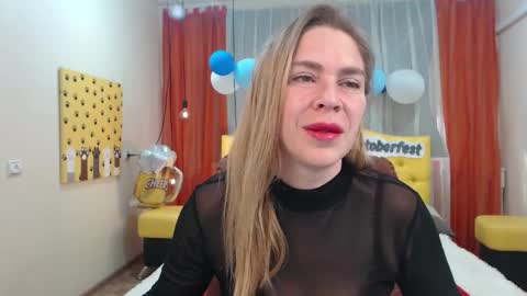 Snapshot of tessadaybreak chatting on 8, 10, 2025 tessadaybreak online show from 8, 10, 2025