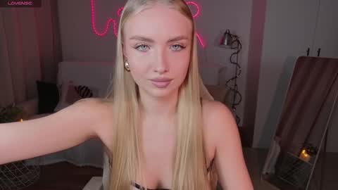 TessaHamilton online show from 8, 3, 2026