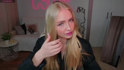 TessaHamilton online show from 4, 4, 2026