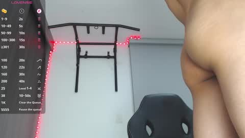 Snapshot of th_russ chatting on 5, 1, 2025 INSTAGRAM Th1rss online show from 5, 1, 2025