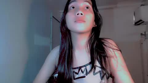 Snapshot of thalia_sunshine chatting on 4, 1, 2025 Thalia online show from 4, 1, 2025