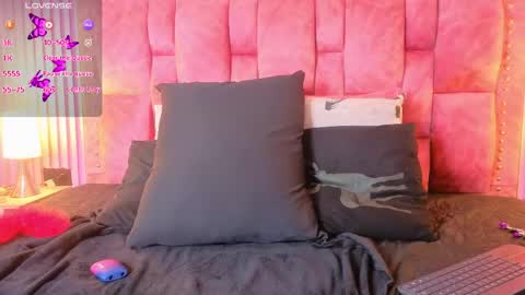 Snapshot of thaliavegas chatting on 29, 4, 2026 Thalia online show from 29, 4, 2026