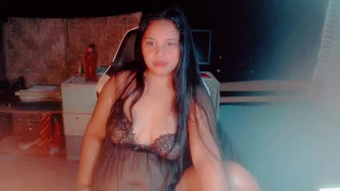 Snapshot of thalie_mae chatting on 19, 12, 2025 Mae online show from 19, 12, 2025