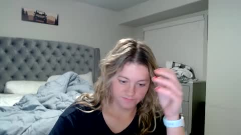 Snapshot of thatprettyblondegirl chatting on 7, 12, 2024 thatprettyblondegirl online show from 7, 12, 2024