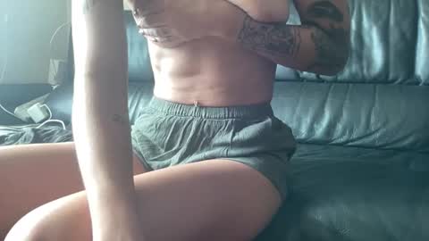 Snapshot of the_emmarouge chatting on 2, 10, 2025 the_emmarouge online show from 2, 10, 2025