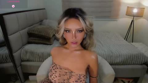 Snapshot of the_enchantressxx chatting on 12, 11, 2025 nabi butterfly online show from 12, 11, 2025