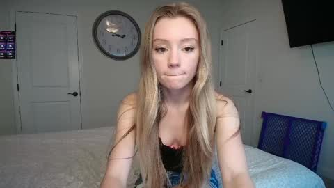 Snapshot of the_hotties chatting on 5, 6, 2026 the_hotties online show from 5, 6, 2026