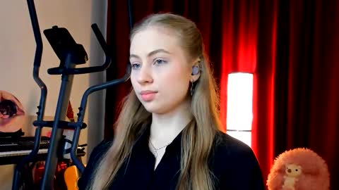 Ally    STREAMING ON TWITCH NOW Check my Twitter for updates online show from 1, 10, 2025