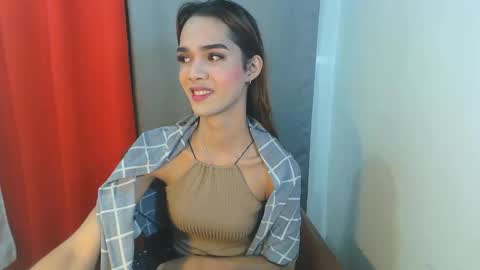 thea121698 online show from 7, 10, 2025