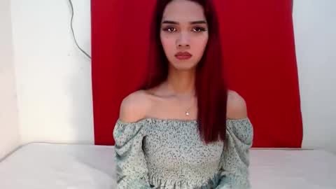 thea121698 online show from 3, 11, 2025