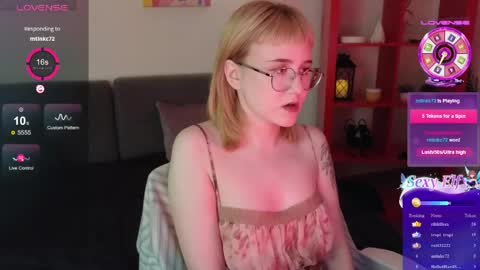 Snapshot of thea_quill chatting on 29, 4, 2026 thea_quill online show from 29, 4, 2026