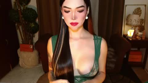 thea_whong online show from 12, 4, 2026