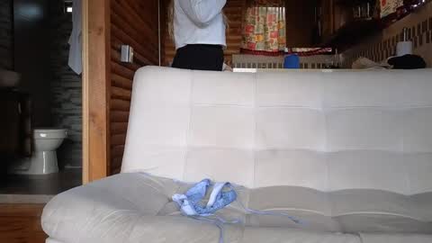 theauroramae -  online show from 4, 2, 2025