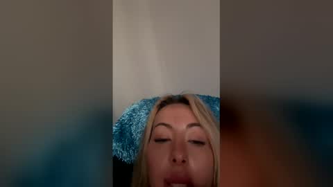 Snapshot of theblondebunni chatting on 2, 4, 2026 theblondebunni online show from 2, 4, 2026