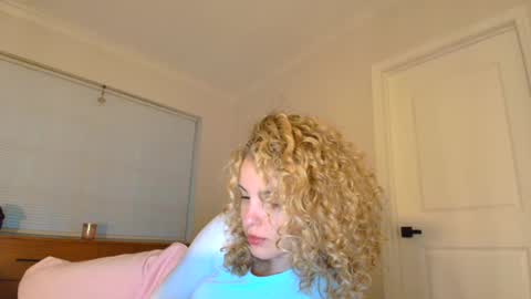 Lily Marie online show from 28, 1, 2025