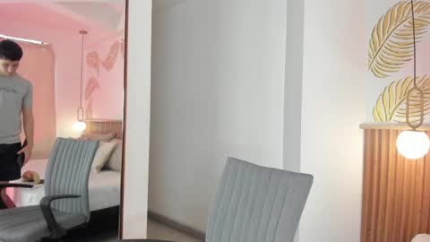 Snapshot of theohawke_ chatting on 13, 12, 2024 THEO- MATEO online show from 13, 12, 2024