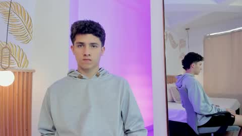 Snapshot of theohawke_ chatting on 17, 12, 2024 THEO- MATEO online show from 17, 12, 2024