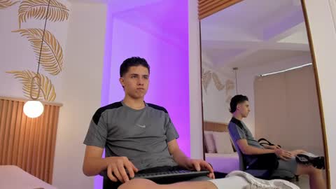 Snapshot of theohawke_ chatting on 21, 12, 2024 THEO- MATEO online show from 21, 12, 2024