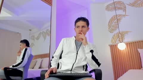 Snapshot of theohawke_ chatting on 27, 12, 2024 THEO- MATEO online show from 27, 12, 2024