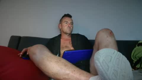 Snapshot of therealkurva4u chatting on 5, 1, 2025 therealkurva4u online show from 5, 1, 2025