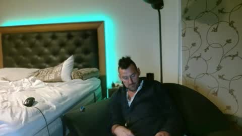 Snapshot of therealkurva4u chatting on 15, 10, 2025 therealkurva4u online show from 15, 10, 2025