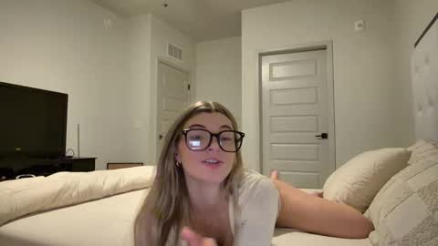 Snapshot of therosiecheeks chatting on 6, 1, 2026 therosiecheeks online show from 6, 1, 2026