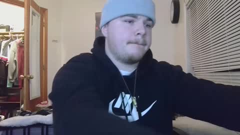 Snapshot of theskeetr27 chatting on 2, 1, 2025 theskeetr27 online show from 2, 1, 2025