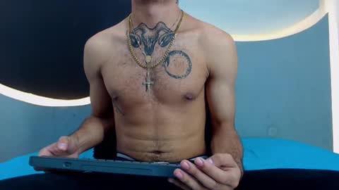 theskinny8inch_ online show from 11, 1, 2025