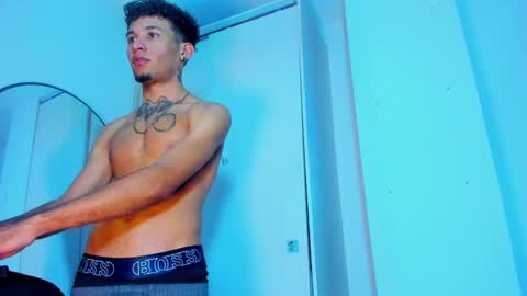 theskinny8inch_ online show from 12, 3, 2025