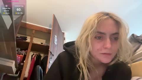 Snapshot of thesouthofthewood chatting on 17, 11, 2025 thesouthofthewood online show from 17, 11, 2025