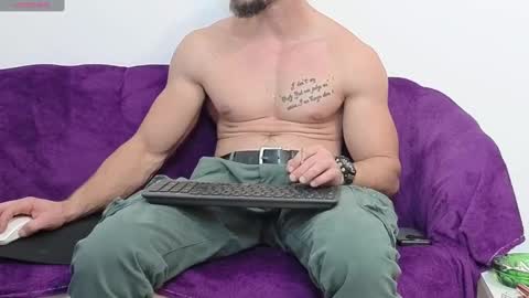 Snapshot of thetop200 chatting on 1, 10, 2025 TheTop online show from 1, 10, 2025