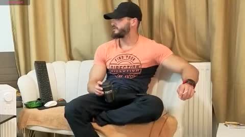 Snapshot of thetop200 chatting on 3, 11, 2025 TheTop online show from 3, 11, 2025