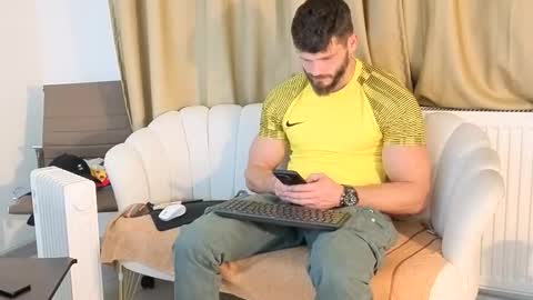 Snapshot of thetop200 chatting on 4, 11, 2025 TheTop online show from 4, 11, 2025