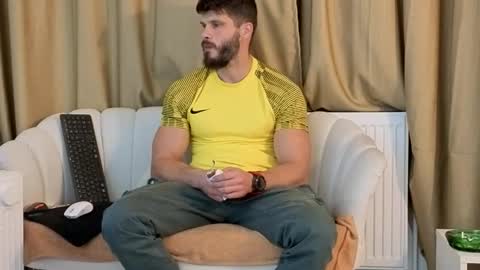 Snapshot of thetop200 chatting on 6, 11, 2025 TheTop online show from 6, 11, 2025