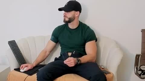 Snapshot of thetop200 chatting on 14, 11, 2025 TheTop online show from 14, 11, 2025