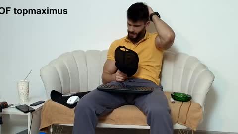 Snapshot of thetop200 chatting on 20, 11, 2025 TheTop online show from 20, 11, 2025