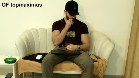 Snapshot of thetop200 chatting on 25, 11, 2025 TheTop online show from 25, 11, 2025