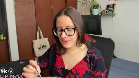 Nicole online show from 20, 11, 2025