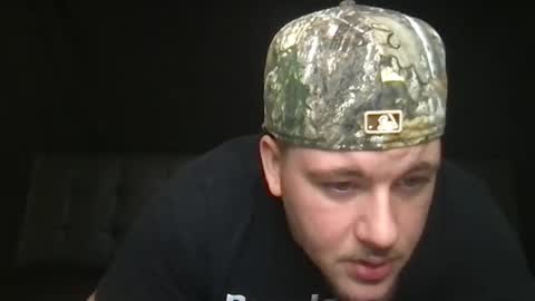 Snapshot of theviberoom chatting on 12, 9, 2025 The Vibe Room online show from 12, 9, 2025