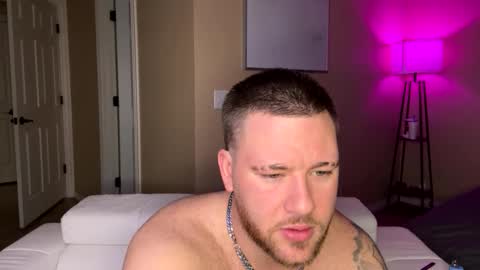 Snapshot of theviberoom chatting on 1, 10, 2025 The Vibe Room online show from 1, 10, 2025