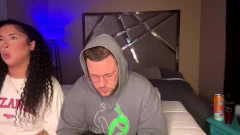 Snapshot of theviberoom chatting on 4, 10, 2025 The Vibe Room online show from 4, 10, 2025