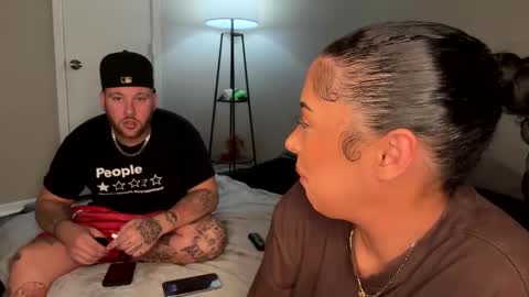 Snapshot of theviberoom chatting on 5, 11, 2025 The Vibe Room online show from 5, 11, 2025