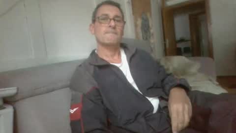 Snapshot of thhe13 chatting on 5, 1, 2025 thhe13 online show from 5, 1, 2025