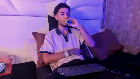 Snapshot of thiagoferreti_ chatting on 5, 5, 2026 ThiagoFerreti online show from 5, 5, 2026