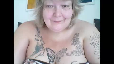 Snapshot of thickdarkangel chatting on 26, 5, 2026 thickdarkangel online show from 26, 5, 2026