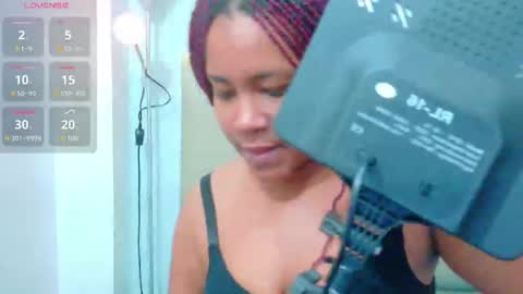 Snapshot of thickeebonyy chatting on 19, 10, 2025 thickeebonyy online show from 19, 10, 2025